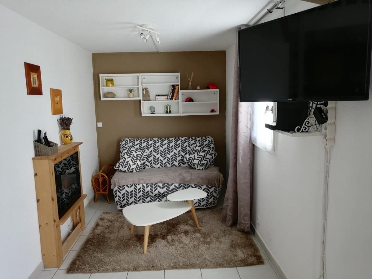 Sous Le Soleil De Provence Petite Maison Au Calme Et Tres Bien Equipee De 40M2 Avec Wifi -Jardin Prive-La Piscine Est Commune A La Residence Et Ouverte Du 1Er Mai Au 30 Septembre De 09H A 21H,En Juillet Et Aout Reservation Uniquement Du Samedi Au Sam Forcalqueiret Exterior foto
